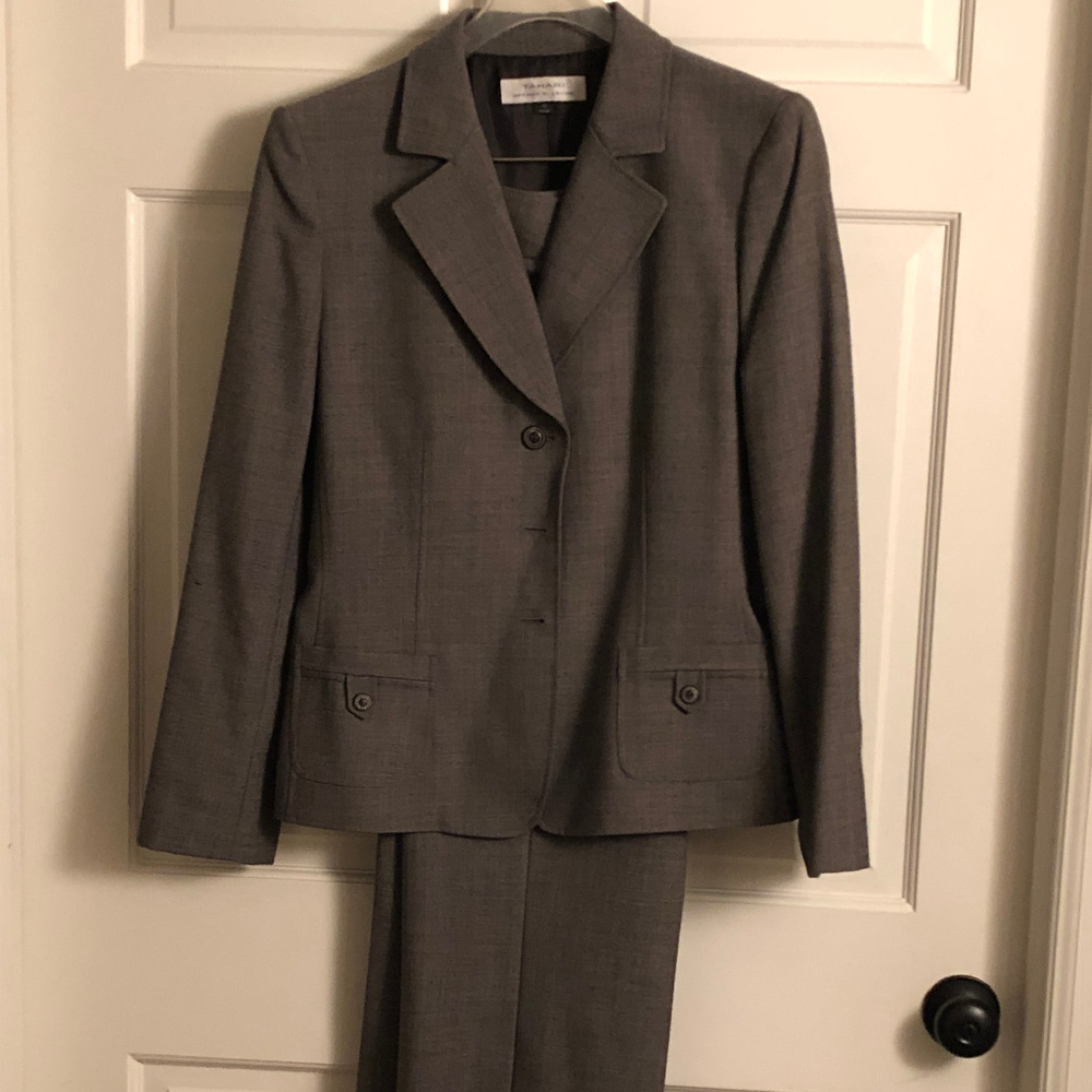 Tahari two-piece brown tweed wool blend pant suit